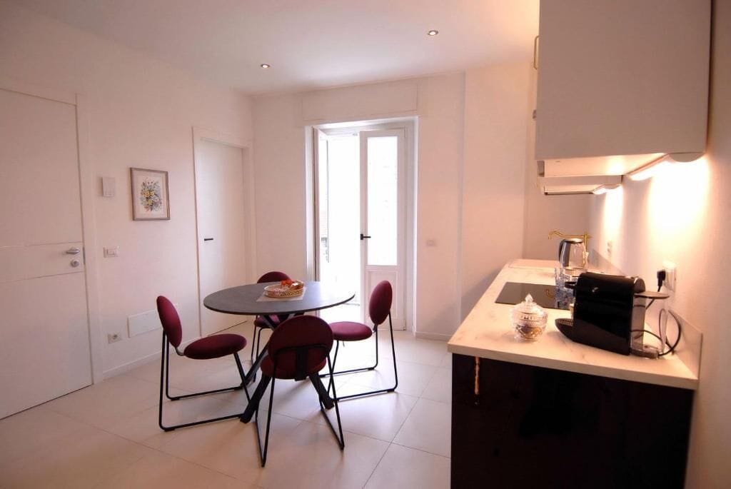 Appartement Supérieur, balcon, dans la tour | Restauration