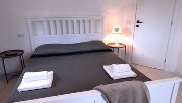 Klassiek appartement, balkon, in toren | Verduisterende gordijnen, gratis wifi