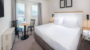 1 bedroom, individually furnished