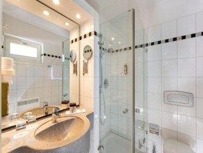 Apartamento | Baño | Bañera y secador de pelo