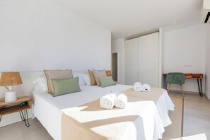 5 bedrooms, iron/ironing board, bed sheets - Villa Near Ibiza Town, sleeps 10 (Sant Jordi de Ses Salines)