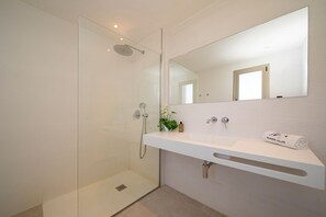 Hair dryer, towels - Villa Near Ibiza Town, sleeps 10 (Sant Jordi de Ses Salines)