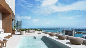 A rooftop pool area with a view of the city skyline and the ocean. - Free Parking | Miami Gem | Smart 2BR Corner View (Miami)