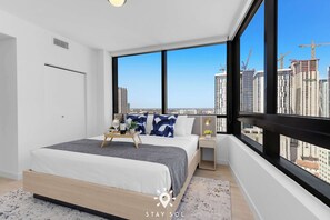 2 bedrooms, iron/ironing board, travel cot, WiFi - Free Parking | Miami Gem | Smart 2BR Corner View (Miami)