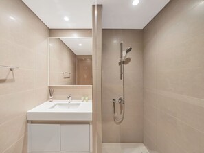 Luxury Apartment, 4 Bedrooms, Balcony, City View | Bathroom | Free toiletries, hair dryer, towels, soap - The Luxe Manor Burj Royale Collection - Downtown Dubai (Dubai)