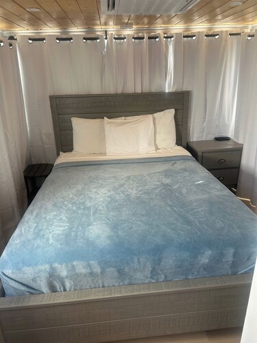 Billfish: 1-bedroom house boat in perfect Islamorada with AC