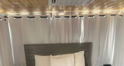 Billfish: 1-bedroom house boat in perfect Islamorada with AC