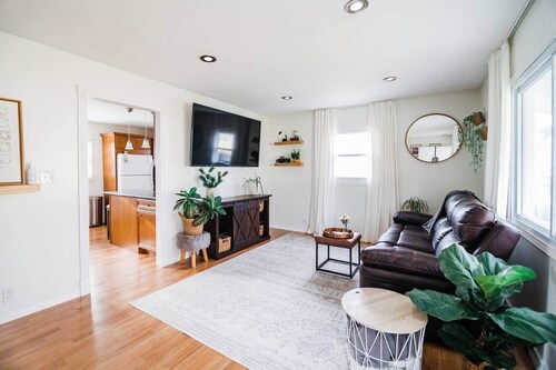 Exclusive Spread | 3mi to dwntwn