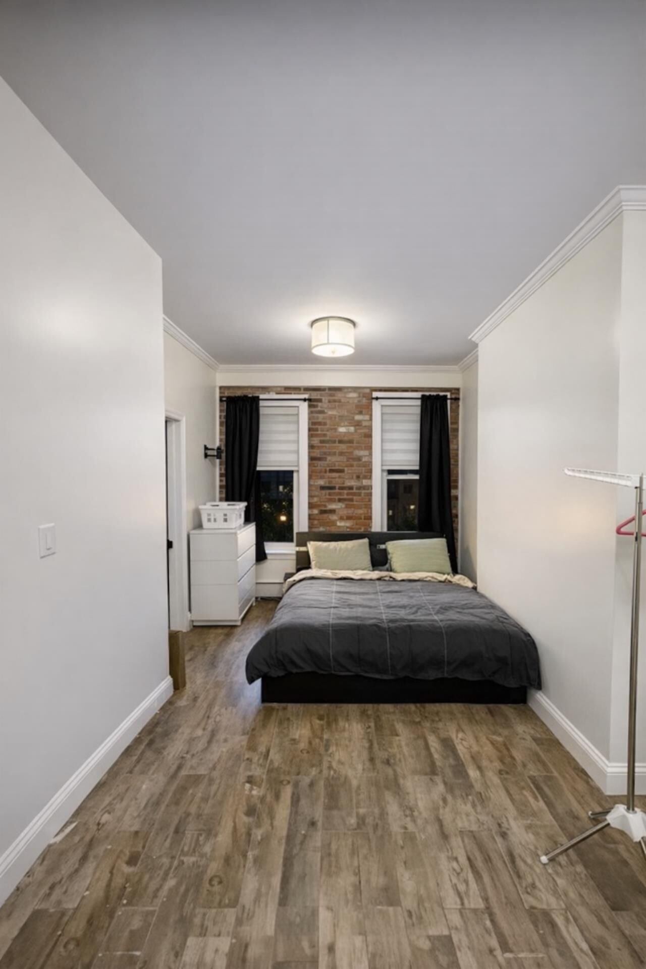 1 chambre, bureau, fer et planche à repasser, accès Internet