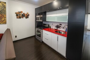 Luokittelematon kuva, 3 kautta 9, painike