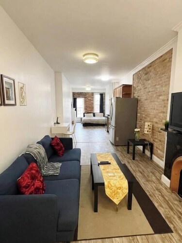 ~ Private Full Suite-Next to multiple Subway lines ~ Great Location