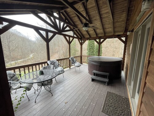Squirrel Nest | Hot Tub Cabin Near Red River Gorge