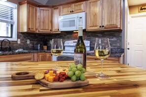 Private kitchen - 3-Level Pet Friendly Cabin w/Game Room & Speakeasy (Blairsville)