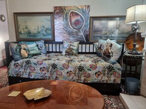 2 habitaciones, tabla de planchar con plancha y cuna de viaje