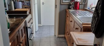 Arty, two bed coastal cottage close to beach, nature reserve, river & viaduct.