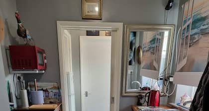 Arty, two bed coastal cottage close to beach, nature reserve, river & viaduct.