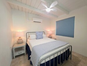 2 bedrooms, iron/ironing board, Internet, bed sheets - 2 Bedroom 2 Bathroom House with Beach and Bay Access (Englewood)