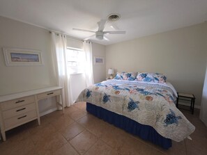 2 habitaciones, tabla de planchar con plancha, internet y ropa de cama