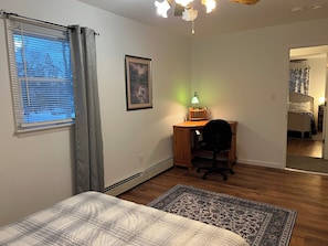 4 habitaciones, tabla de planchar con plancha, wifi y ropa de cama 