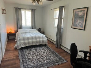 4 bedrooms, iron/ironing board, WiFi, bed sheets