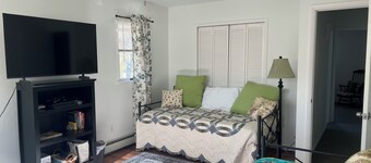 Cozy 3BR Apartment in Peaceful Neighborhood With Kitchenette