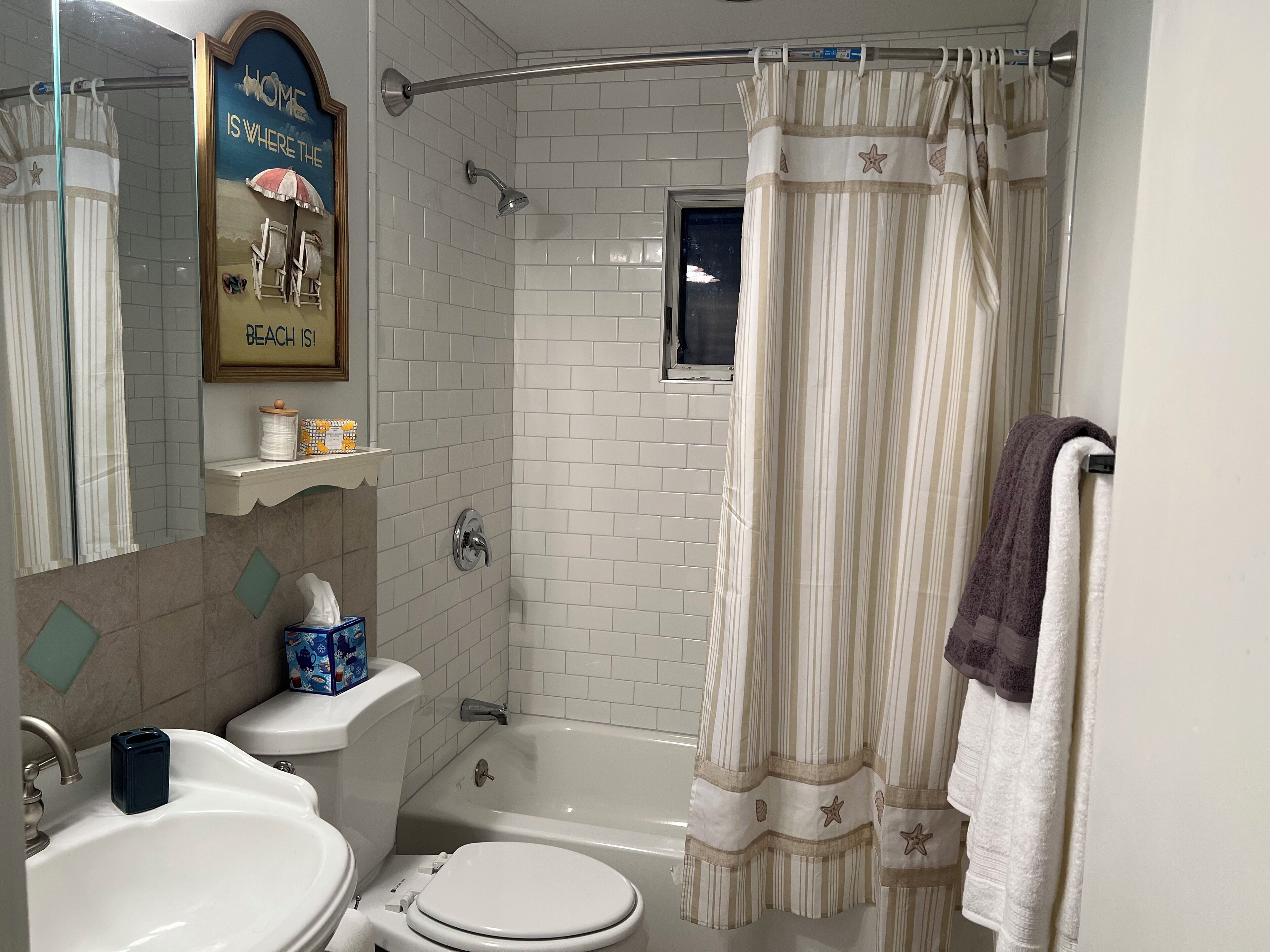 Toallas, jabón, papel de baño 