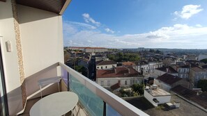 Property grounds - Le Bury Pleasant studio with garage and superb view (Angoulême)
