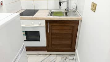 KylskÄp, mikrovÄgsugn, ugn och spishÀll