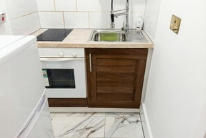 冰箱、微波炉、烤箱、炉灶