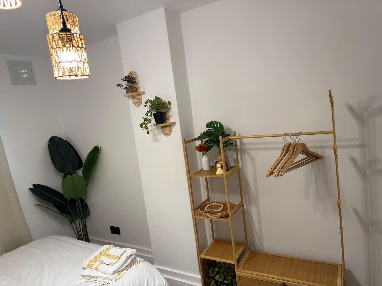 1 bedroom, desk, iron/ironing board, WiFi