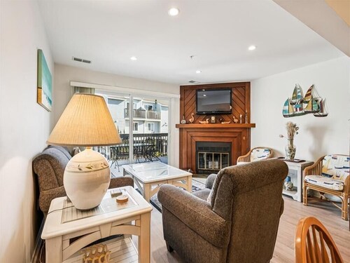 Spacious 4BR House | 1 Block from the Ocean!