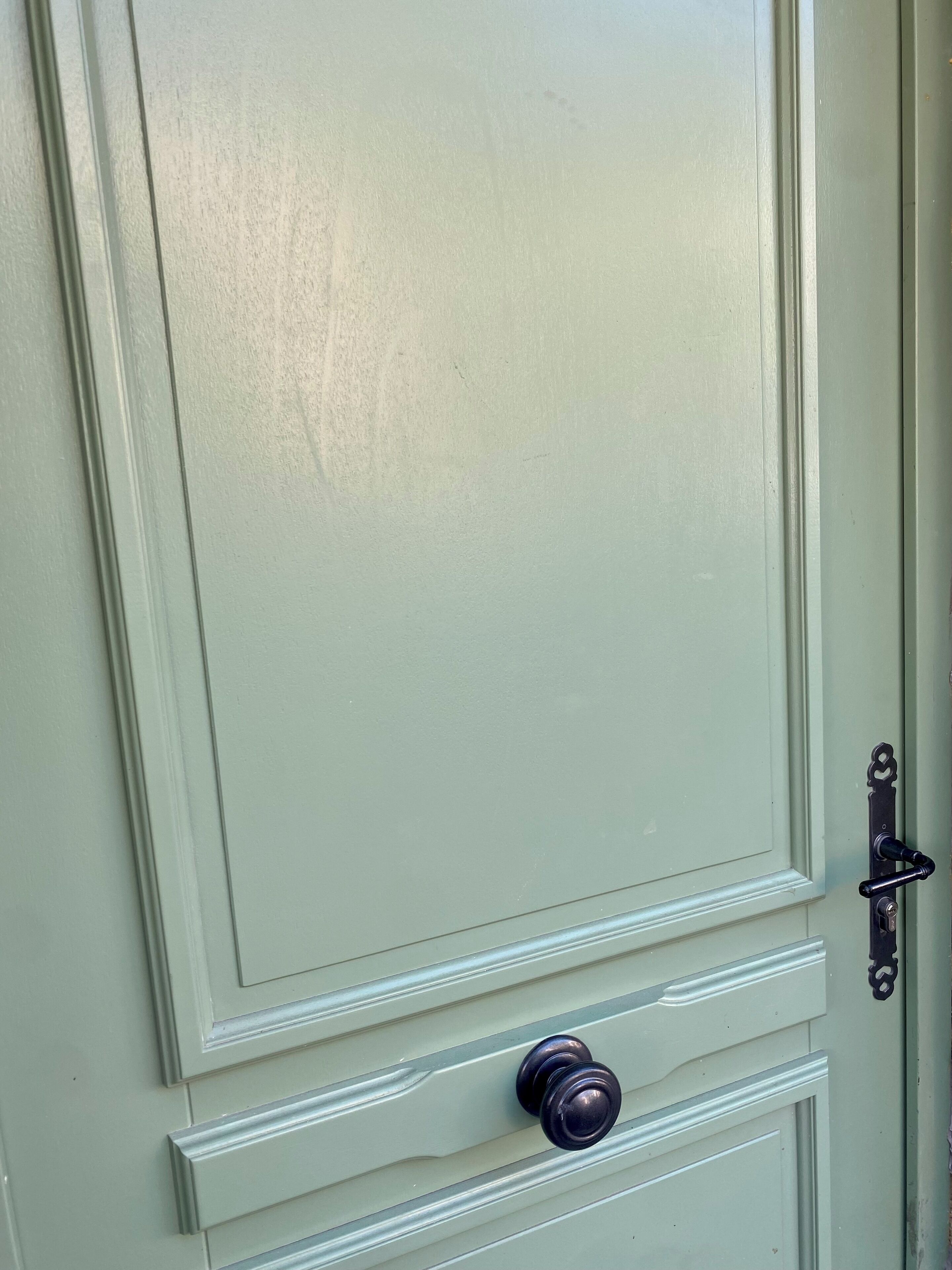 A door with a keyhole and a handle.