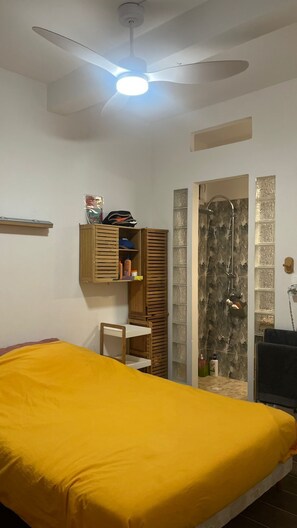 1 camera, ferro/asse da stiro, Wi-Fi, lenzuola