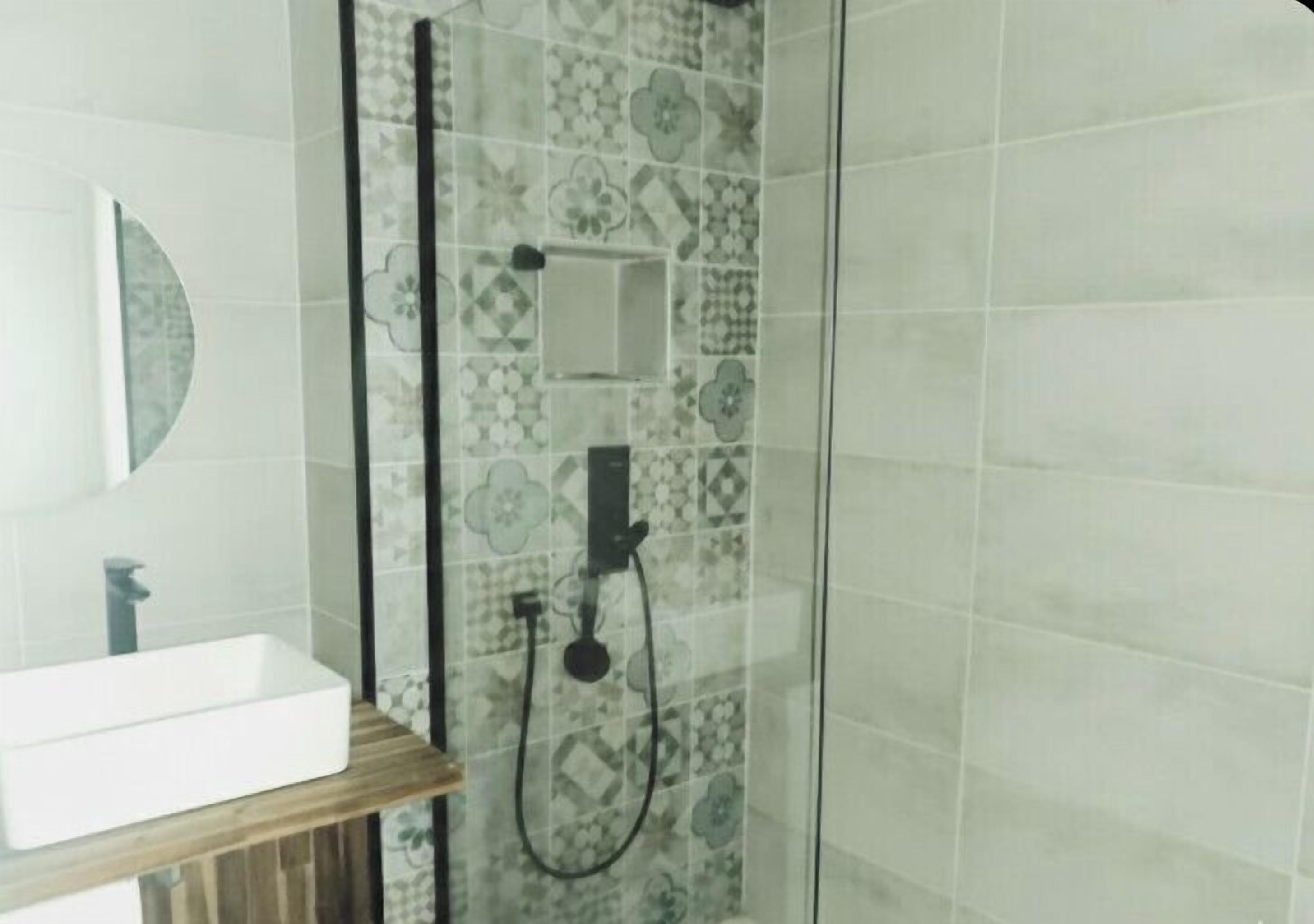 Hårføner og håndklær