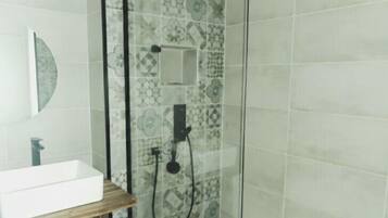 Hårføner og håndklær