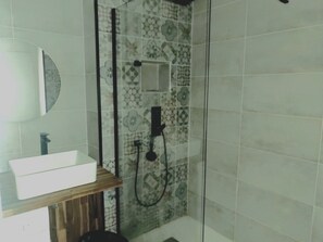 ヘアドライヤー、タオル