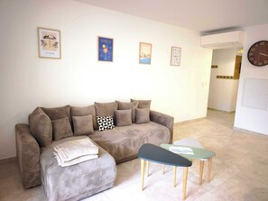TV - Bright apartment with terrace in Ajaccio (Ajaccio)