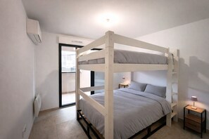 2 bedrooms, WiFi, bed sheets - Bright apartment with terrace in Ajaccio (Ajaccio)