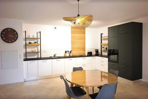 Fridge, microwave, oven, dishwasher - Bright apartment with terrace in Ajaccio (Ajaccio)