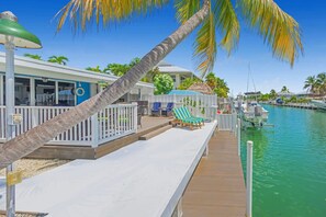 Property grounds - Castaway on the Canal + Cabana Club Included (Key Colony Beach)