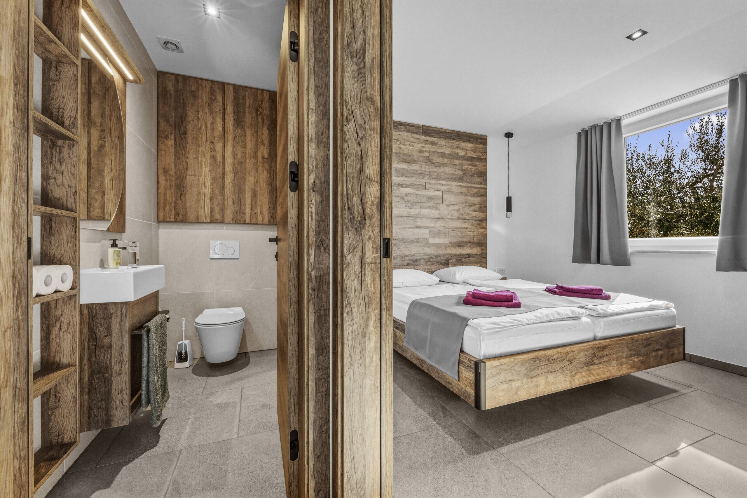 2 bedrooms, travel crib, free WiFi, bed sheets