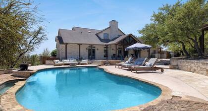 Casita, pool + Hill Country views, 5 private acres