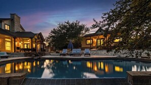 A heated pool - Casita, pool + Hill Country views, 5 private acres (Dripping Springs)