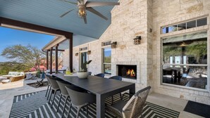 Outdoor dining - Casita, pool + Hill Country views, 5 private acres (Dripping Springs)