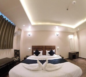 Unclassified image, 3 of 9, button - Shahenshah Hotel  (Prayagraj)