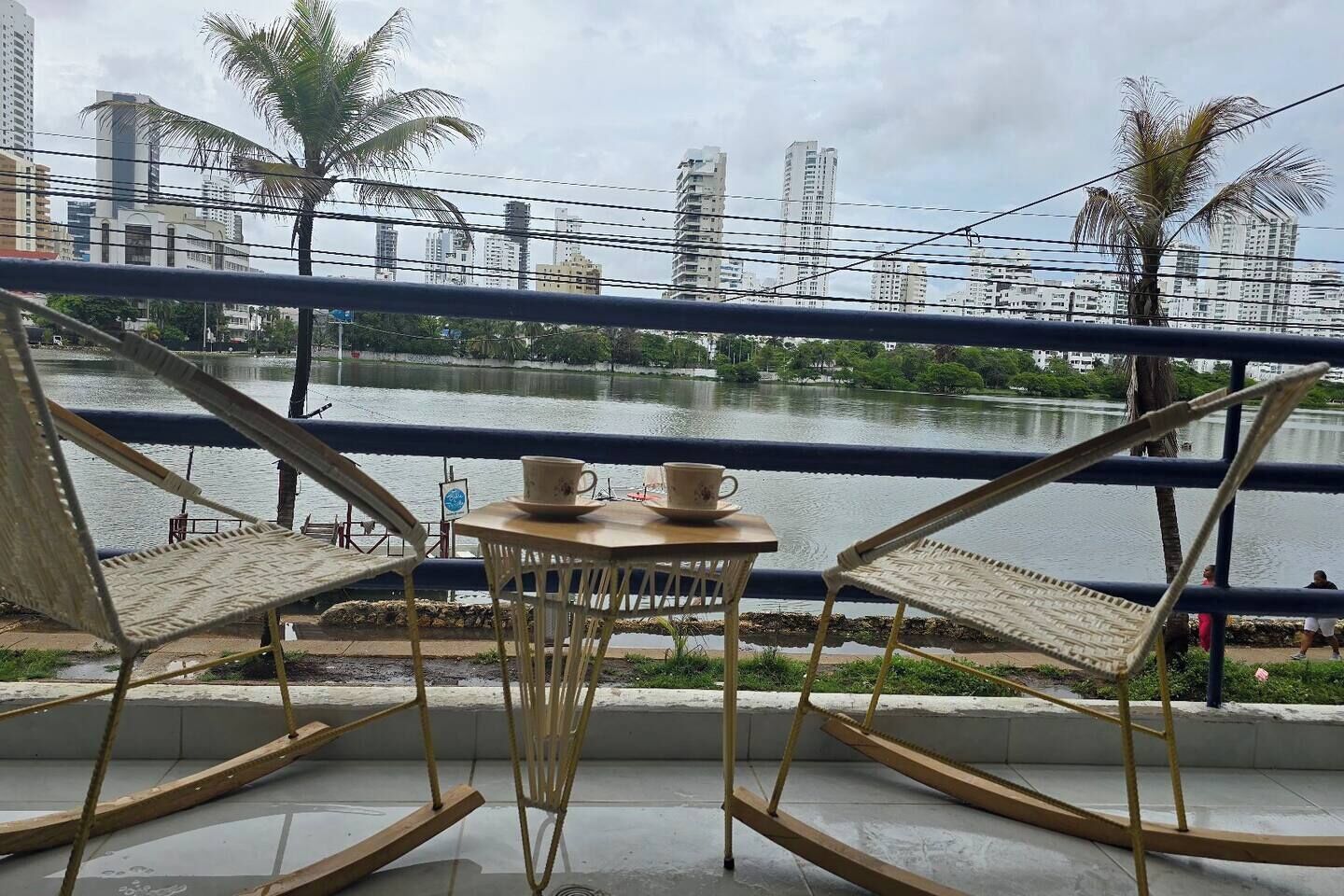 Leilighet – standard, terrasse, utsikt mot innsjø | Overnattingsstedets uteområder