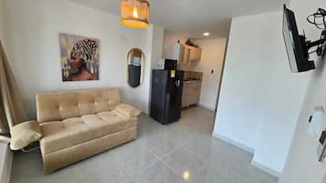 Estudio exclusivo, balcón, vista al lago | Área de sala de estar
