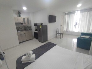 コンフォート スタジオ パティオ レイクビュー | 遮光カーテン、アイロン / アイロン台、WiFi (無料)