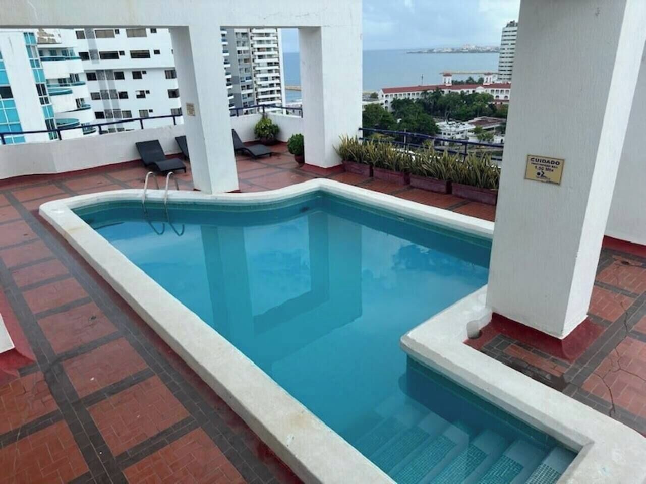 Leilighet – standard, terrasse, utsikt mot innsjø | Basseng | Utendørsbasseng