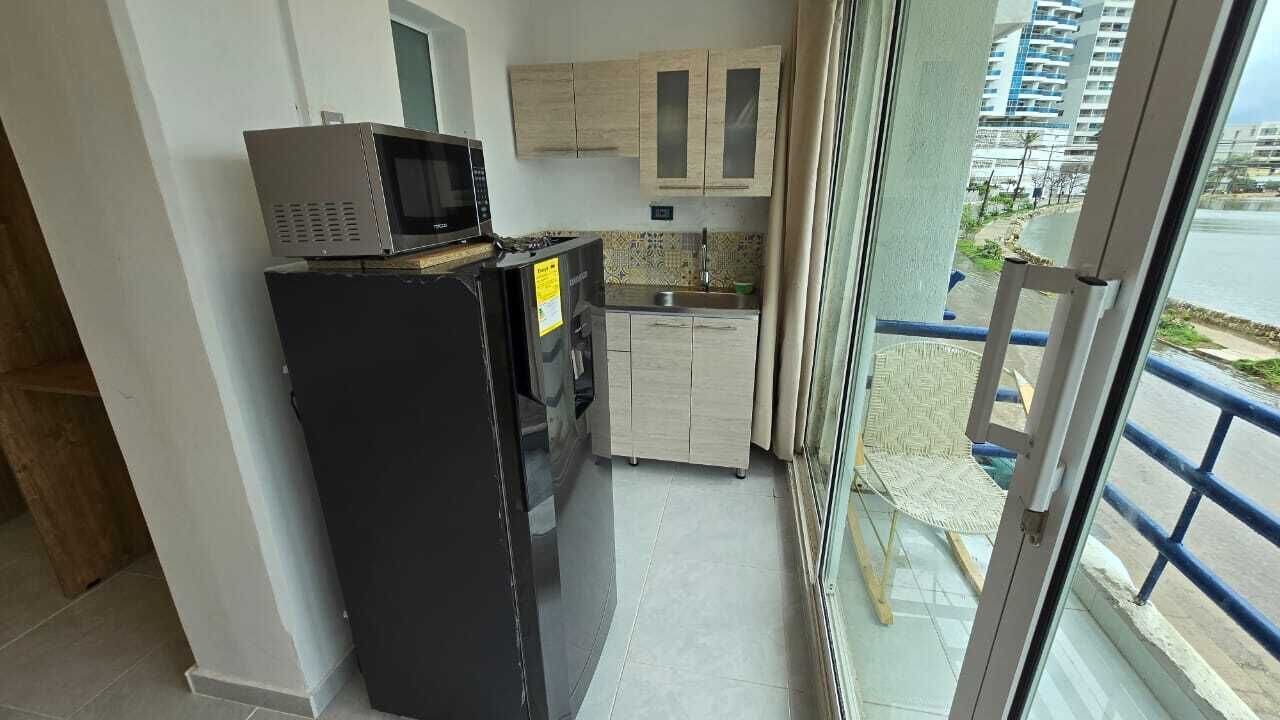 Standard Studio, Balcony, Lake View | Private kitchen